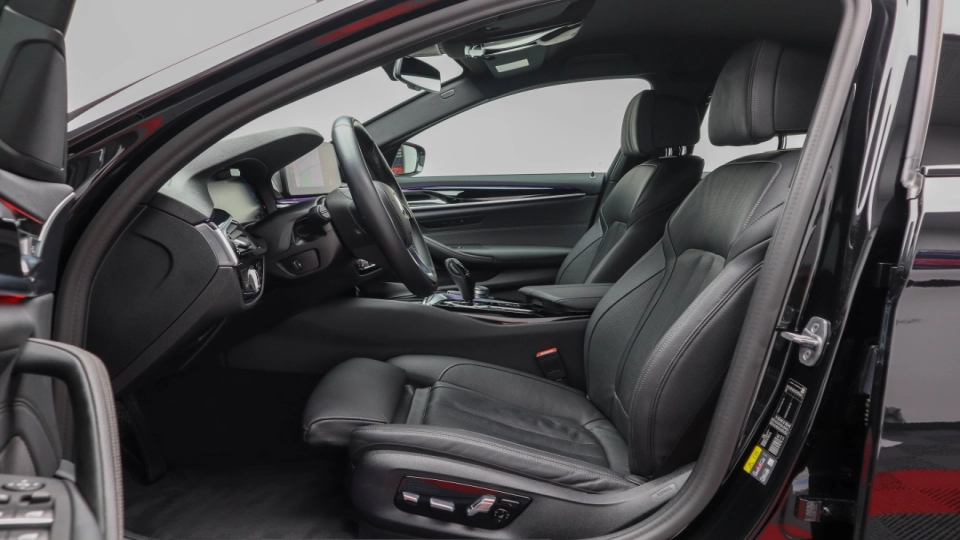 BMW 530e Assisted Driving Interior Confort Ventilatie Faruri Laser - imaginea 23