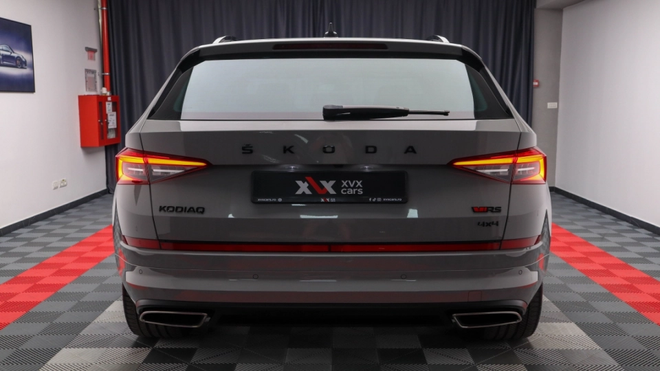 Skoda Kodiaq VRS 4x4 2.0 BiTDI 240cp Cockpit Canton DCC Camera spate - imaginea 12
