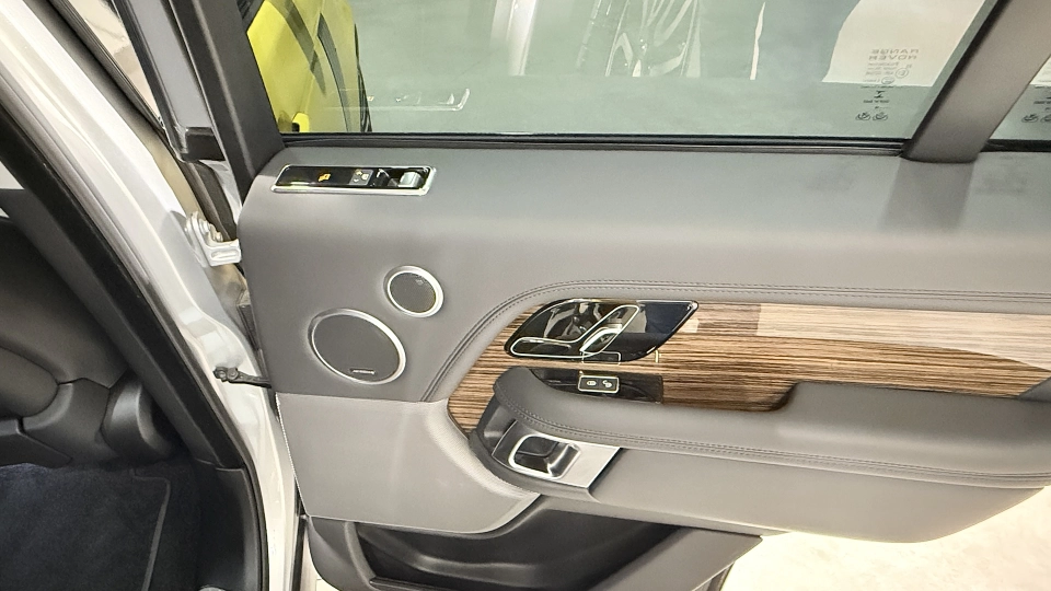 Range Rover Vogue - P400e - Meridian - ACC - imaginea 22