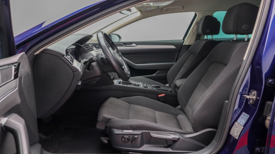 Volkswagen Passat R-Line 2.0 TDI DSG LED ACC Cockpit Navigatie Camera - imaginea 22