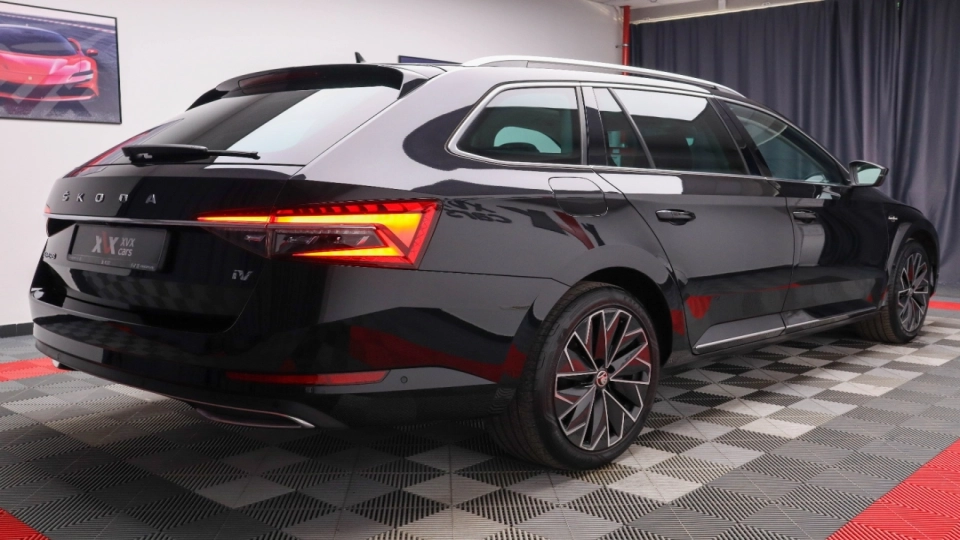 Skoda Superb Combi PlugIn DSG Laurin&Klement Matrix Ambientale - imaginea 16