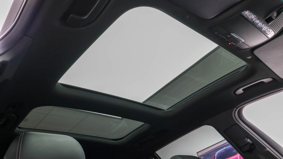 Mercedes GLC 300e AMG Burmester Ambientale Panoramic - imaginea 29