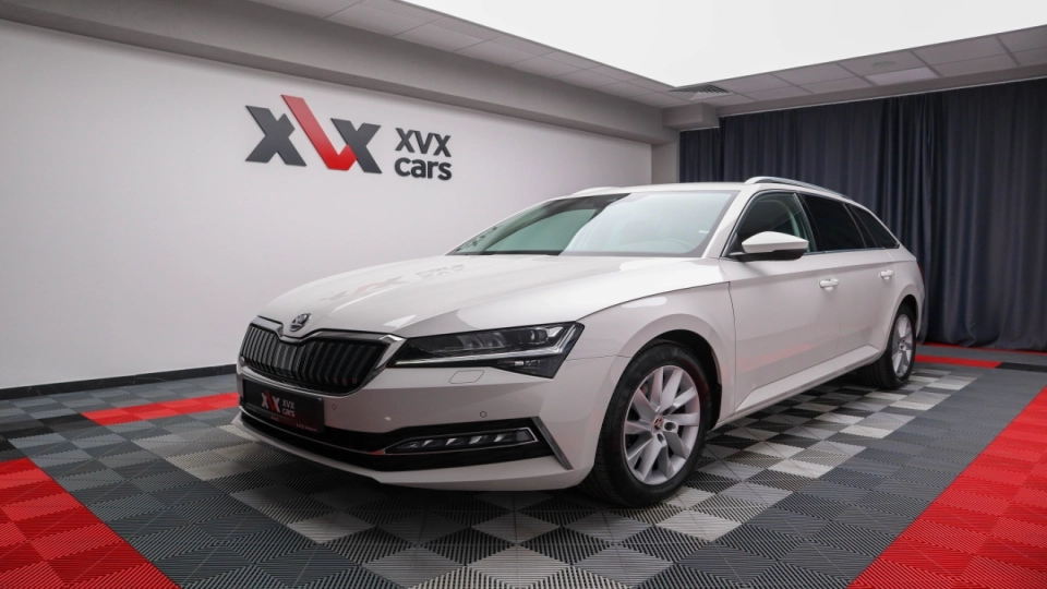 Skoda Superb PlugIn Hybrid DSG MatrixLED ACC KeylessGo Cockpit - imaginea 1