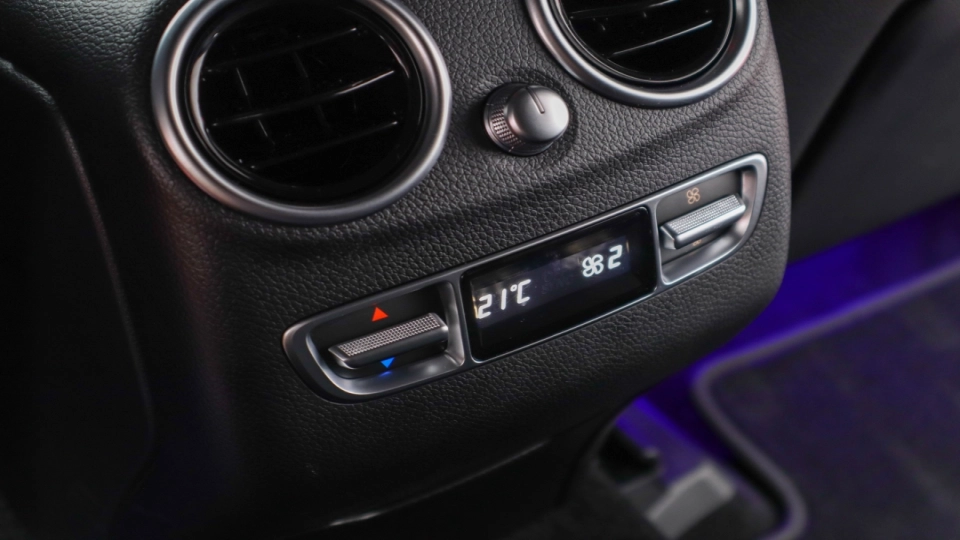 Mercedes GLC 300e Pachet AMG Asistenta PLUS MultiBeam LED Keyless  - imaginea 35