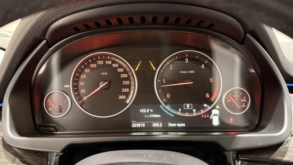 BMW X5 30d XDrive - Interior alb - Panoramic - Navi - Ambientale - imaginea 20