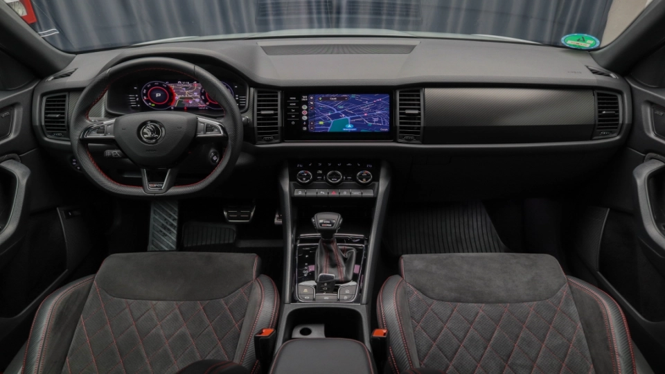 Skoda Kodiaq VRS 4x4 2.0 BiTDI 240cp Cockpit Canton DCC Camera spate - imaginea 29