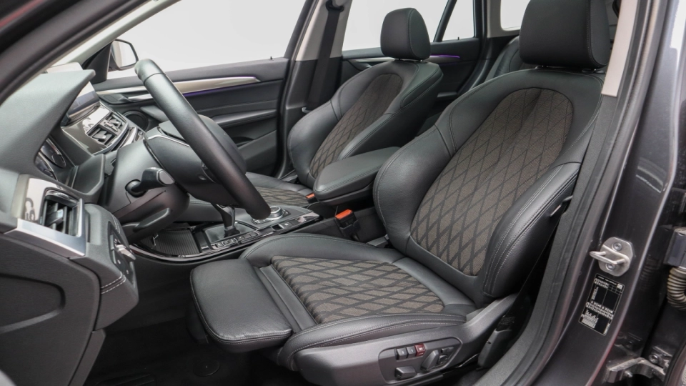 BMW X1 2.0d Aut Panoramic IncalzireAuxiliara HeadUp Ambientale BMW LED - imaginea 5