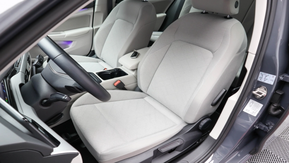 Volkswagen Golf 8 Life 2.0 TDI DSG ACC Navi LED VirtCockpit - imaginea 31