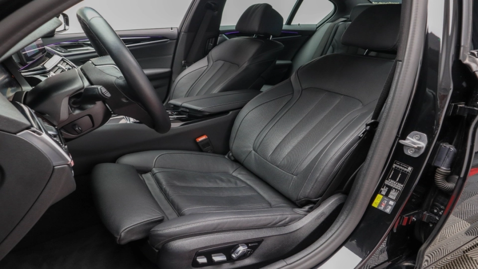 BMW 530e Assisted Driving Interior Confort Ventilatie Faruri Laser - imaginea 27