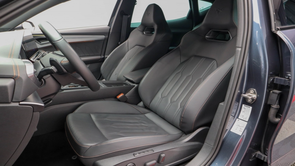 Cupra Formentor Hybrid ACC Piele LED Cockpit Carlig LaneAssist Memorii - imaginea 27