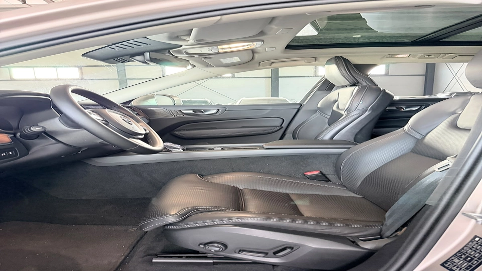 Volvo XC60 T8 Recharge Ultimate Ventilatie Masaj Camere 360 - imaginea 5