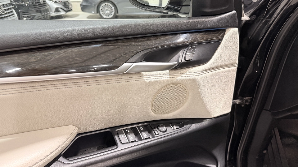 BMW X5 30d XDrive - Interior alb - Panoramic - Navi - Ambientale - imaginea 21