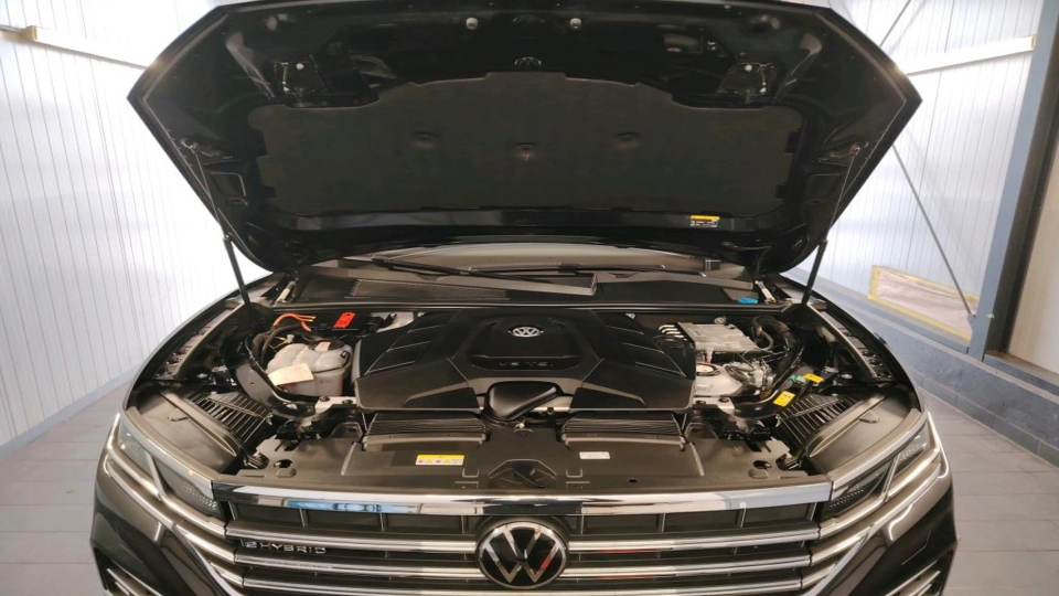 Volkswagen Touareg Elegance 4Motion 3.0 electric/TSI eHybrid 280kW 8-s - imaginea 8