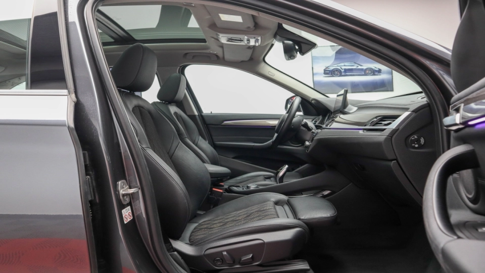 BMW X1 2.0d Aut Panoramic IncalzireAuxiliara HeadUp Ambientale BMW LED - imaginea 26