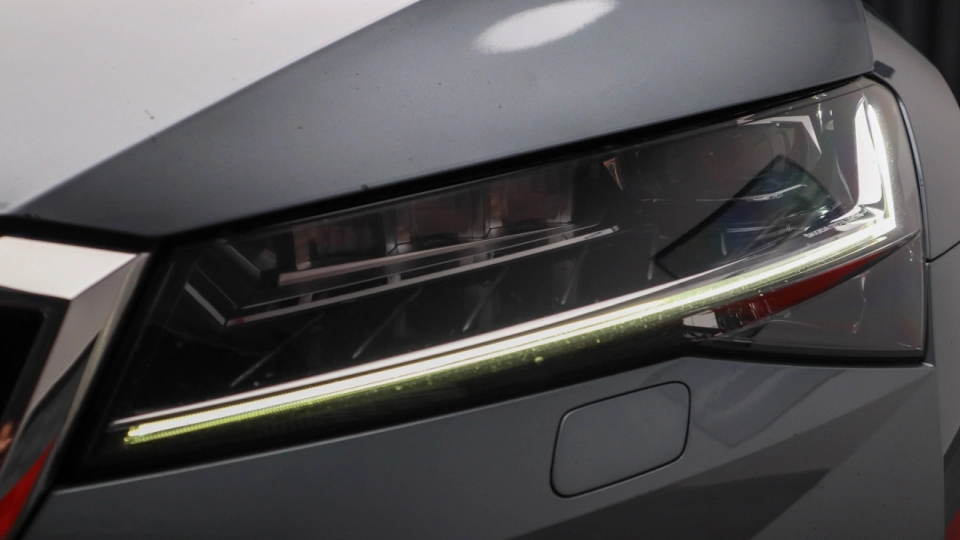 Skoda Superb Combi PlugIn DSG Laurin&Klement Matrix Webasto Ambientale - imaginea 15