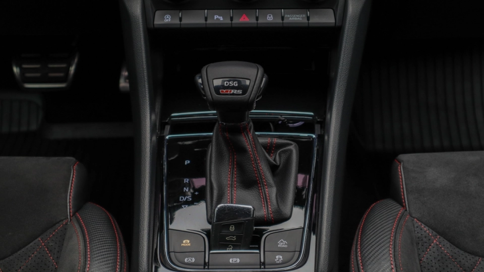 Skoda Kodiaq VRS 4x4 2.0 BiTDI 240cp Cockpit Canton DCC Camera spate - imaginea 34