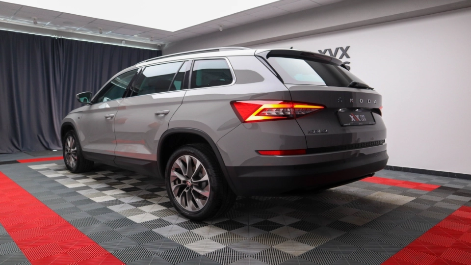 Skoda Kodiaq 2.0 TDI DSG Cockpit Lane BlindSpot ACC Ambientale Keyless - imaginea 4