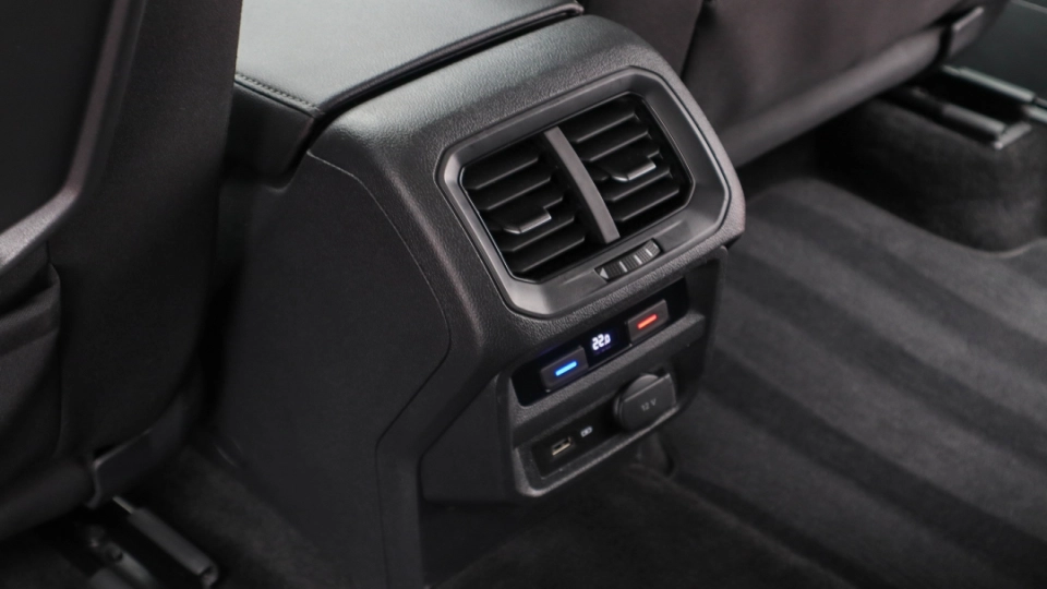 VW Tiguan 2.0 TDI DSG LaneAss BlindSpot Parktronic Cockpit Masaj ACC - imaginea 22