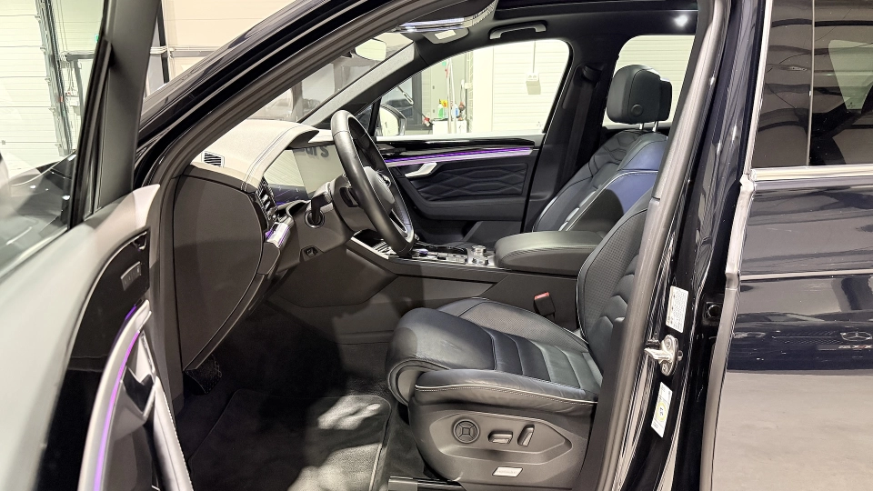 VW Touareg eHybrid Ventilatie Panoramic IQ Light Keyless Carlig 360 - imaginea 5