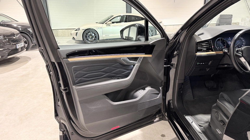 VW Touareg Matrix Scaune Ventilate Panoramic DynAudio ACC Keyless - imaginea 36