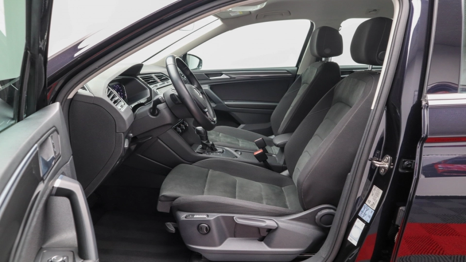 VW Tiguan 2.0 TDI DSG LaneAss BlindSpot Parktronic Cockpit Masaj ACC - imaginea 20