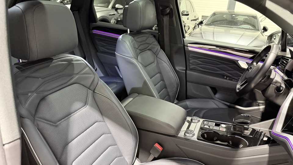 VW Touareg eHybrid Ventilatie Panoramic IQ Light Keyless Carlig 360 - imaginea 21