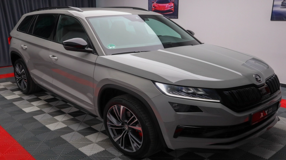 Skoda Kodiaq VRS 4x4 2.0 BiTDI 240cp Cockpit Canton DCC Camera spate - imaginea 6