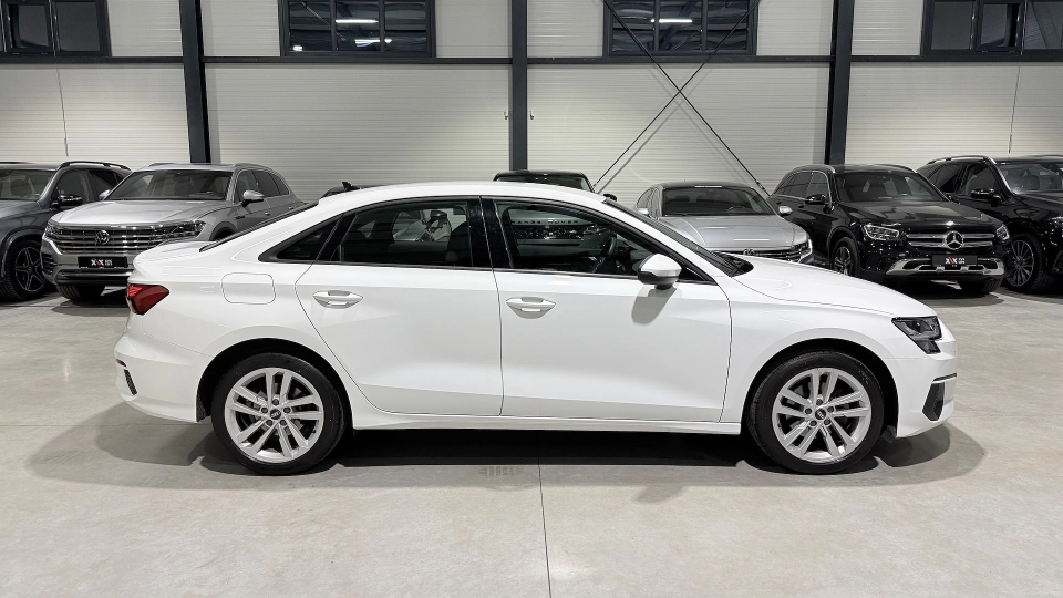 Audi A3 35 TFSI Manual Senzori spate - imaginea 15