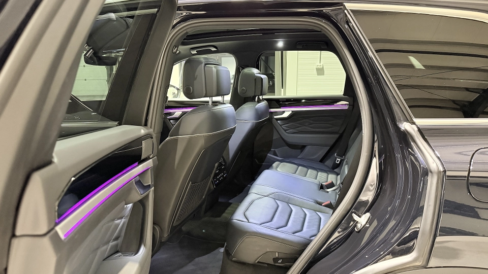 VW Touareg eHybrid Ventilatie Panoramic IQ Light Keyless Carlig 360 - imaginea 24