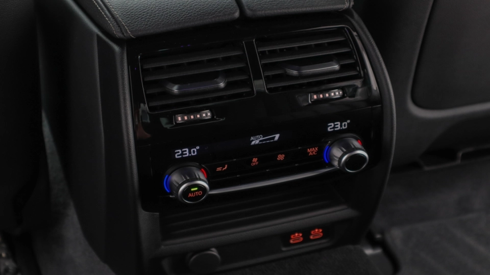 BMW 530e Assisted Driving Interior Confort Ventilatie Faruri Laser - imaginea 25