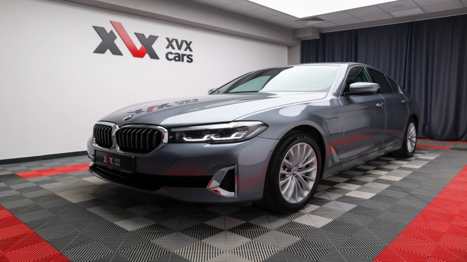 BMW Seria 530e Luxury Line Trapa Keyless Go/Entry PieleMaro Cockpit - imaginea 1