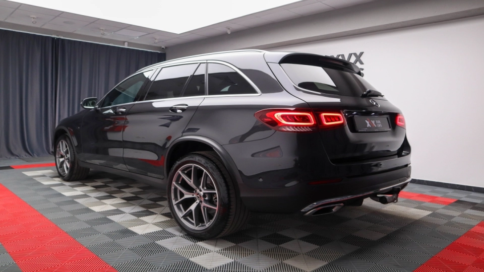 Mercedes GLC 300e Pachet AMG Asistenta PLUS MultiBeam LED Keyless  - imaginea 3