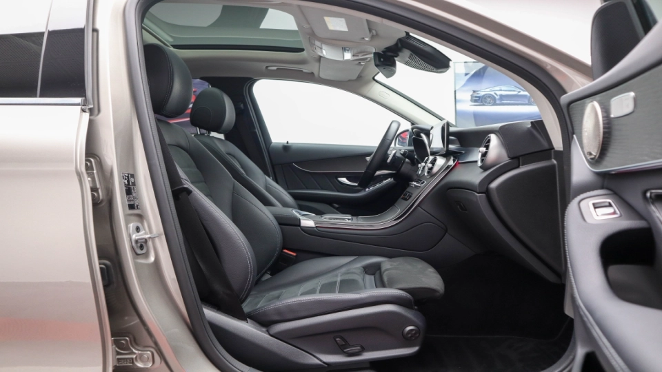 Mercedes GLC 300de Pachet AMG Panoramic Perne de Aer Keyless LED - imaginea 28