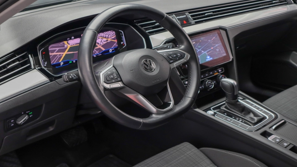 VW Passat Facelift 2.0 TDI DSG IQ Light Parktronic ACC VirtualCockpit - imaginea 34
