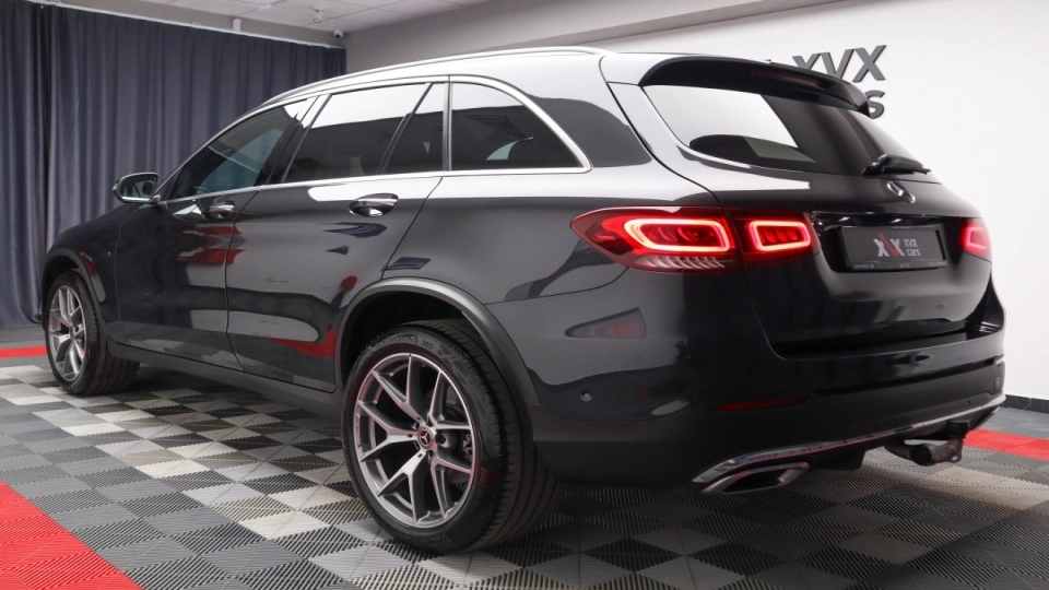 Mercedes GLC 300e Pachet AMG Asistenta PLUS MultiBeam LED Keyless  - imaginea 17