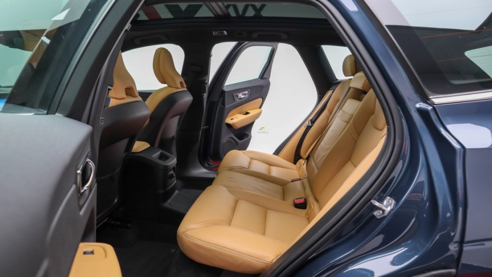 Volvo XC60 T8 Inscription Pano ACC ScauneVentilate HeadUp HarmanKardon - imaginea 15