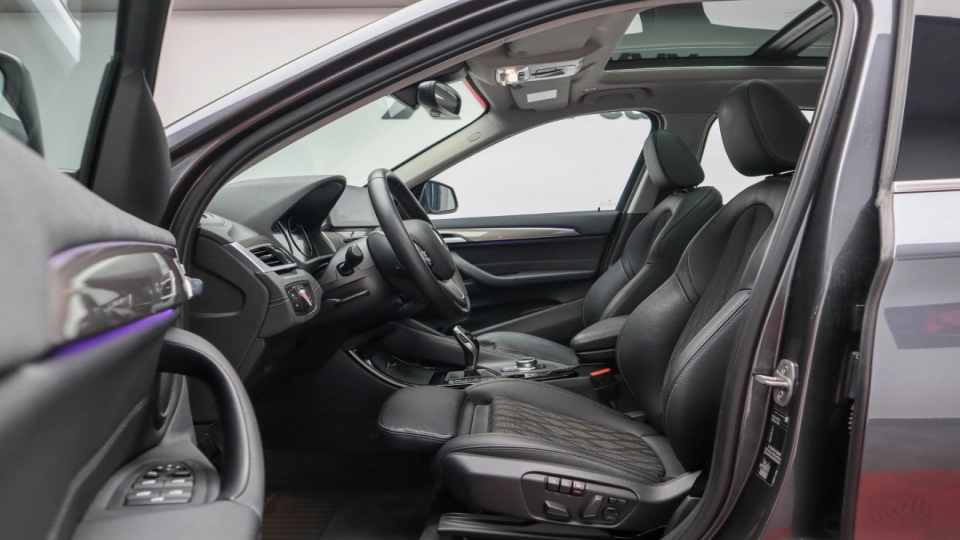 BMW X1 2.0d Aut Panoramic IncalzireAuxiliara HeadUp Ambientale BMW LED - imaginea 24