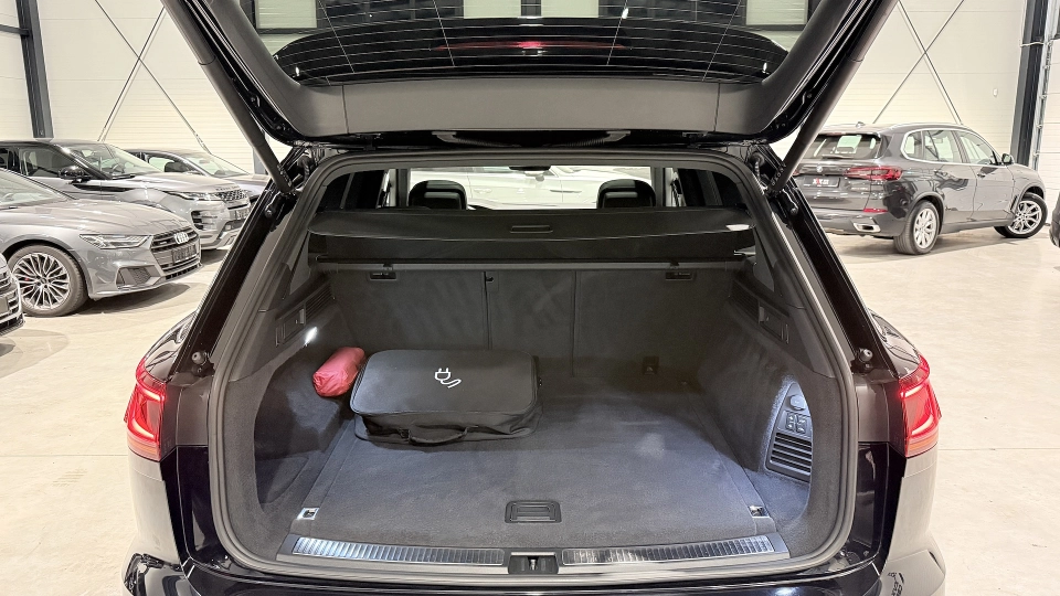 VW Touareg eHybrid Piele Puglia Ventilatie Panoramic IQ Light Carlig - imaginea 18