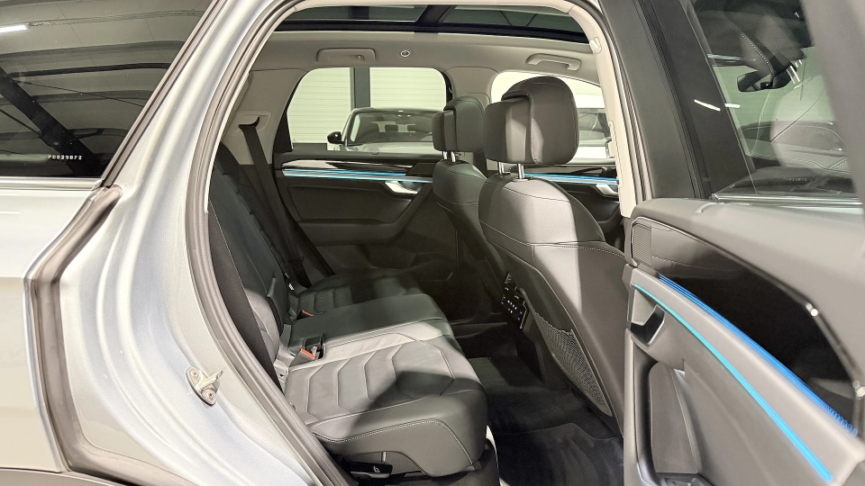 VW Touareg eHybrid Ventilatie Panoramic IQ Light Keyless Carlig - imaginea 25