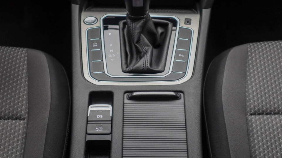 Volkswagen Passat Combi 2.0TDI DSG Lane Assist ACC Android Auto/Apple - imaginea 29