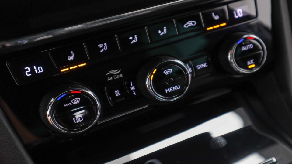 Skoda Superb Combi PlugIn DSG Laurin&Klement Matrix Webasto Ambientale - imaginea 30