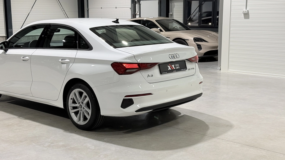 Audi A3 35 TFSI Manual Senzori spate - imaginea 12
