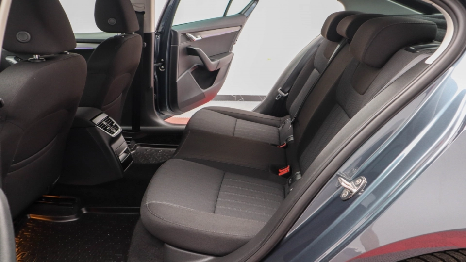 Skoda Octavia 1.5 TSI Style LED Android/Apple Keyless Lumini Ambient. - imaginea 13