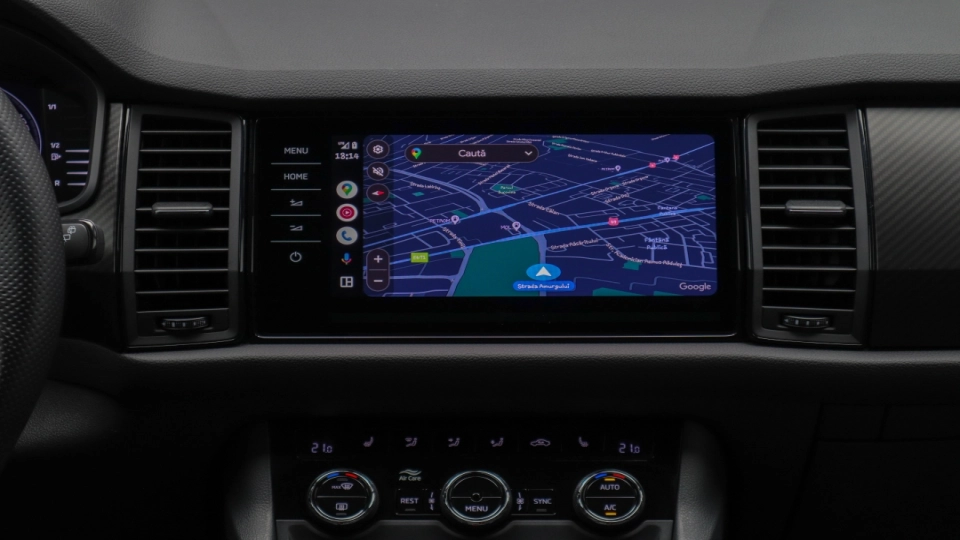 Skoda Kodiaq VRS 4x4 2.0 BiTDI 240cp Cockpit Canton DCC Camera spate - imaginea 33
