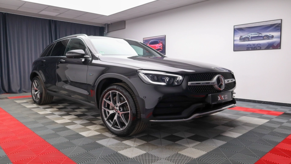 Mercedes GLC 300e Pachet AMG Asistenta PLUS MultiBeam LED Keyless  - imaginea 2
