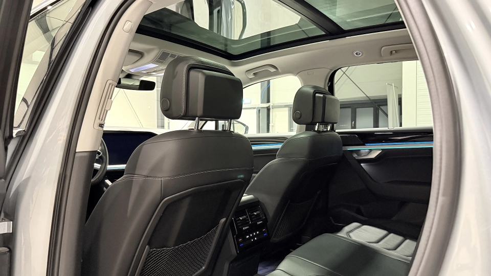 VW Touareg eHybrid Ventilatie Panoramic IQ Light Keyless Carlig - imaginea 23