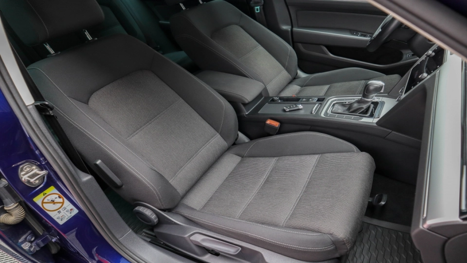 Volkswagen Passat R-Line 2.0 TDI DSG LED ACC Cockpit Navigatie Camera - imaginea 27