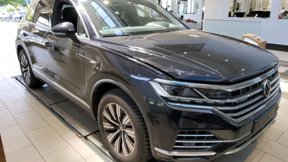 VW Touareg eHybrid Masaj Ventilatie Panoramic IQ Light Keyless Carlig - imaginea 2