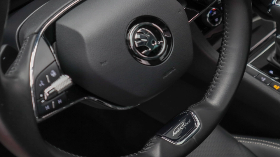 Skoda Superb Combi PlugIn DSG Laurin&Klement Matrix Ambientale - imaginea 36