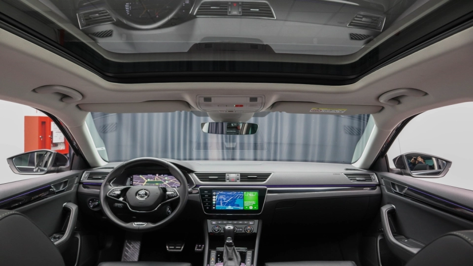 Skoda Superb Combi PlugIn DSG Laurin&Klement Matrix Ambientale - imaginea 29